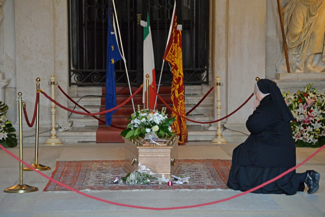 I funerali di Valeria, morta nelle stragi di Parigi – Foto