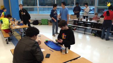 Il record del cubo di Rubik: il ragazzo lo risolve in meno di 5 secondi