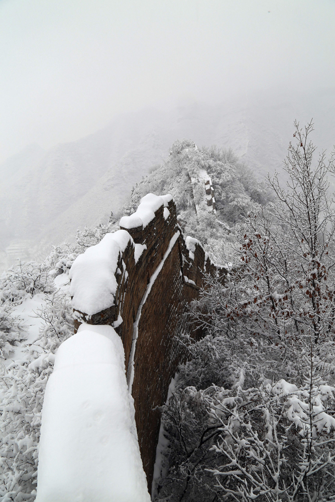 Cina, la Grande muraglia imbiancata dalla neve