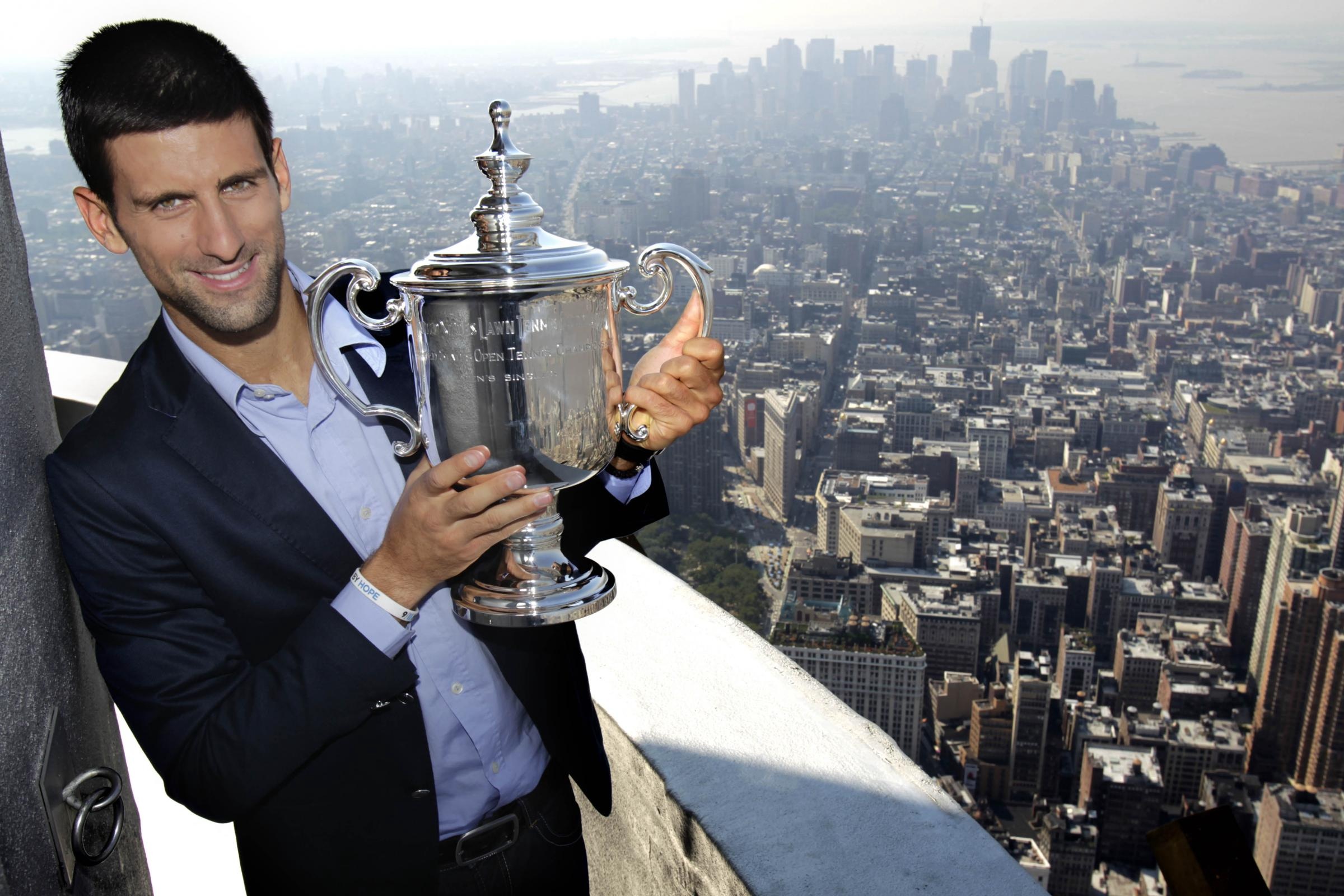 Tennis Masters: Djokovic trionfa su Federer e alza l’11° trofeo del 2015 Tennis Masters: Djokovic trionfa su Federer e alza l’11° trofeo del 2015