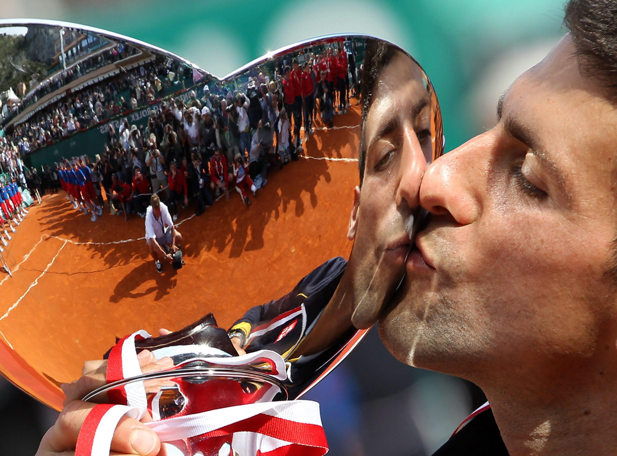 Tennis Masters: Djokovic trionfa su Federer e alza l’11° trofeo del 2015 Tennis Masters: Djokovic trionfa su Federer e alza l’11° trofeo del 2015