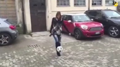 Melissa Satta vera Lady Boateng: ecco come palleggia