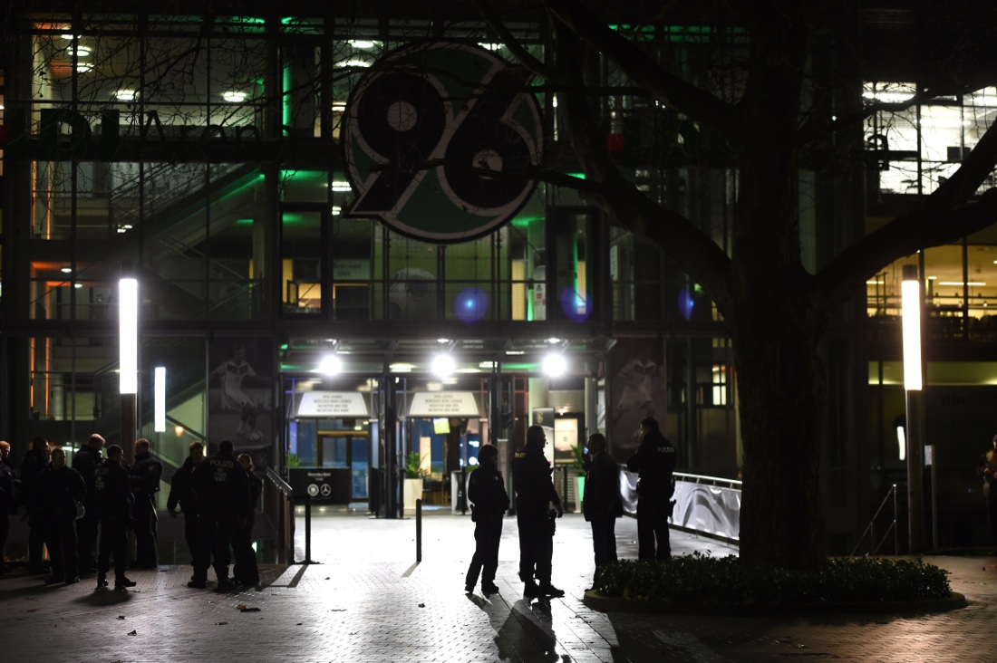 Negli stadi d’Europa il calcio riparte tra eccezionali misure di sicurezza Negli stadi d’Europa il calcio riparte tra eccezionali misure di sicurezza