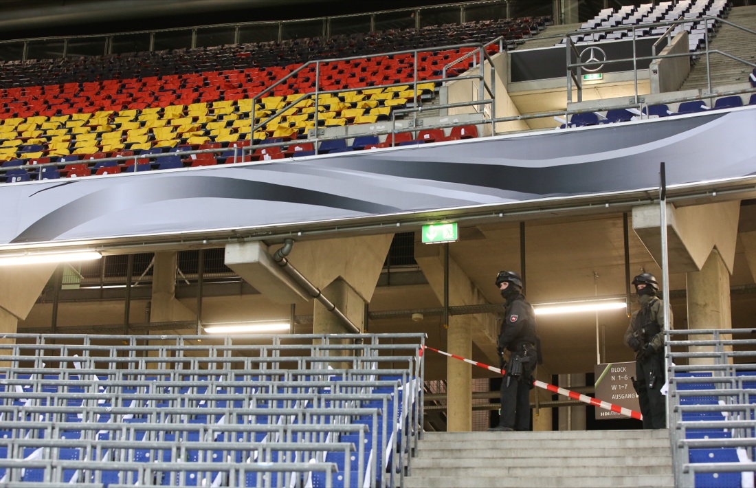 Negli stadi d’Europa il calcio riparte tra eccezionali misure di sicurezza Negli stadi d’Europa il calcio riparte tra eccezionali misure di sicurezza