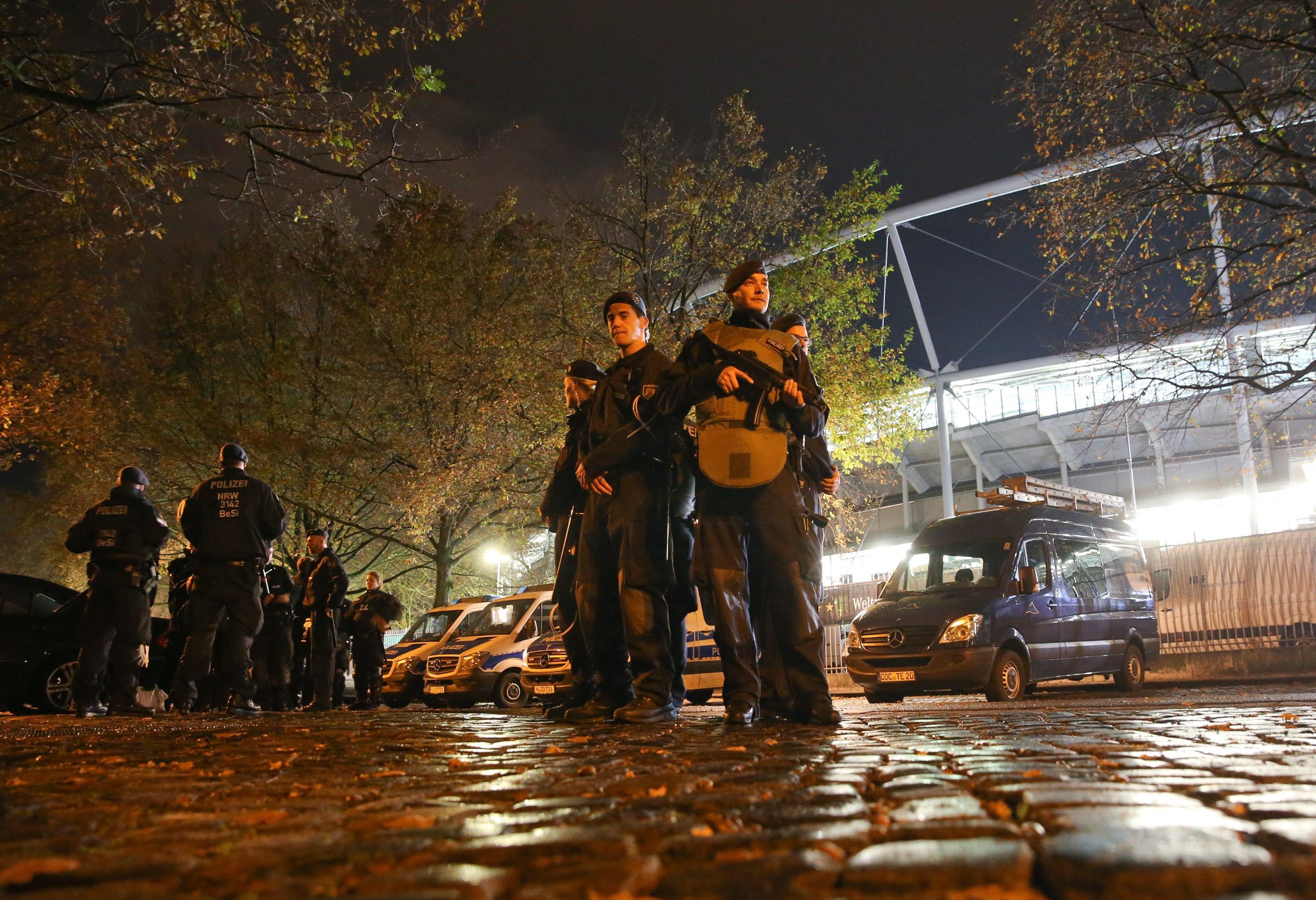 Negli stadi d’Europa il calcio riparte tra eccezionali misure di sicurezza Negli stadi d’Europa il calcio riparte tra eccezionali misure di sicurezza