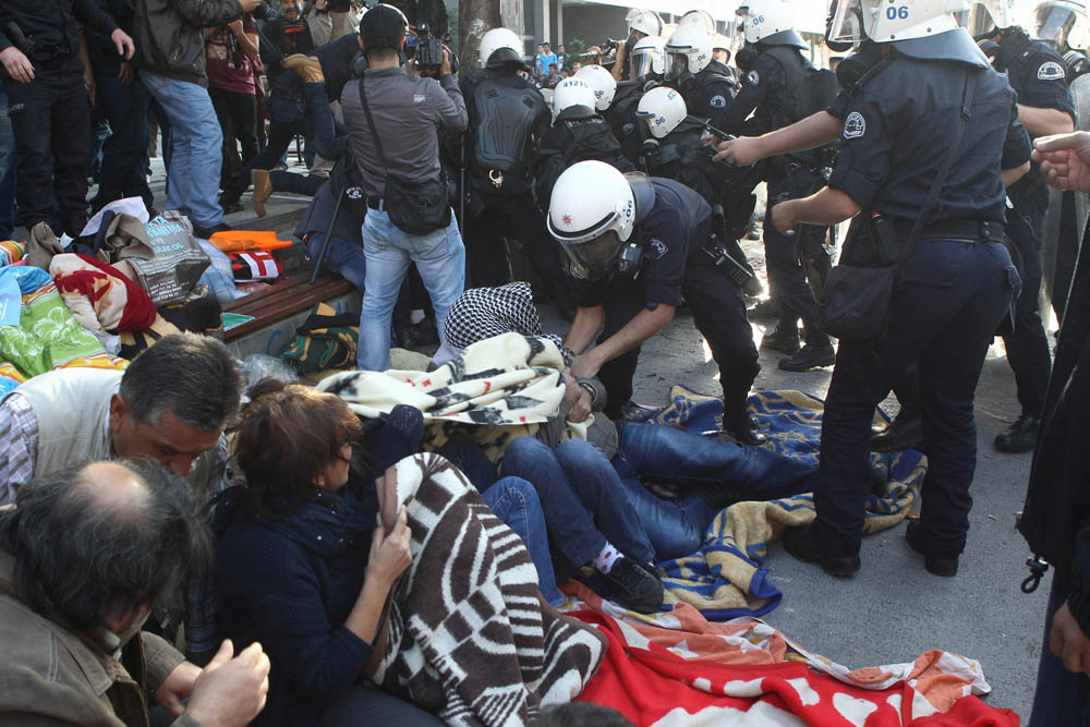 Da Suruq a Parigi: gli attacchi dell’Isis nel 2015