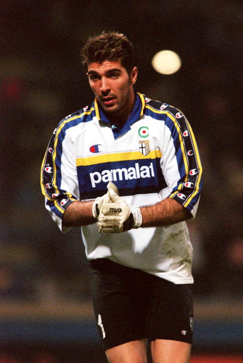 Vent’anni fa l’esordio di Gianluigi Buffon in Serie A – Fotogallery Vent’anni fa l’esordio di Gianluigi Buffon in Serie A – Fotogallery