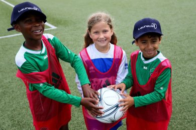 “Punizioni severe e formazione: così si batte il razzismo nel calcio”