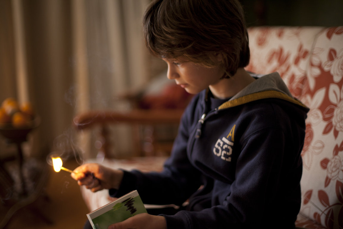 In fondo al bosco c’è un bambino “alieno” In fondo al bosco c’è un bambino “alieno”
