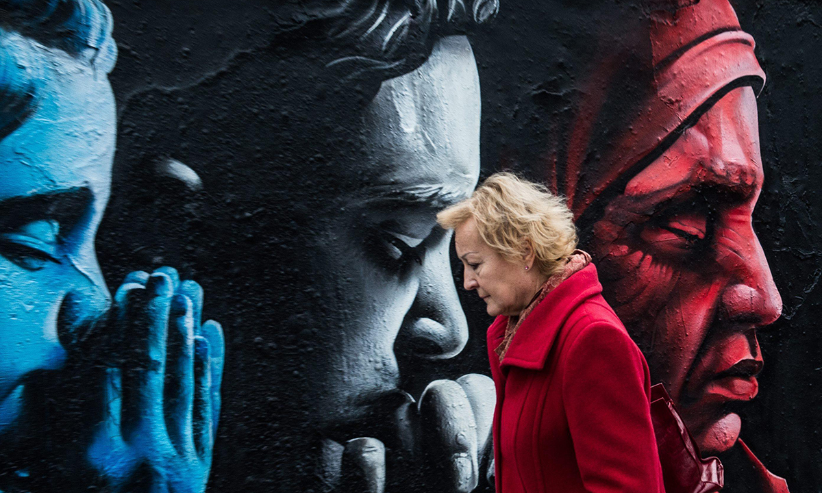 Praga, un murale in memoria delle vittime di Parigi – Foto Praga, un murale in memoria delle vittime di Parigi – Foto