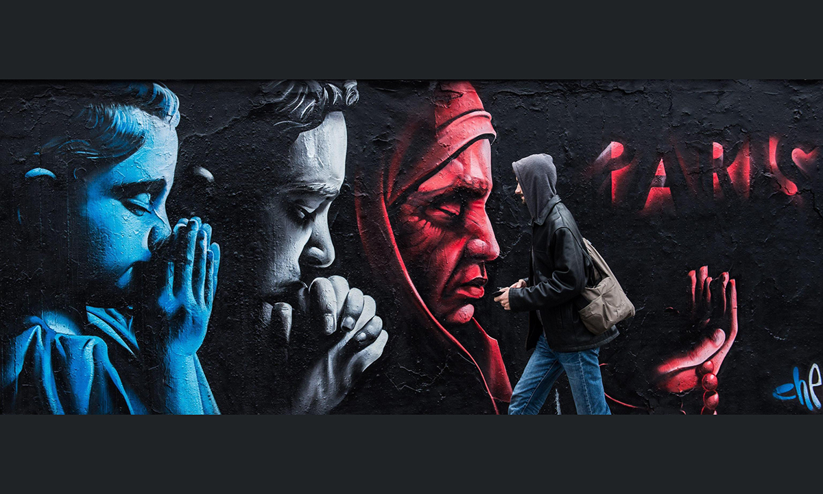 Praga, un murale in memoria delle vittime di Parigi – Foto Praga, un murale in memoria delle vittime di Parigi – Foto