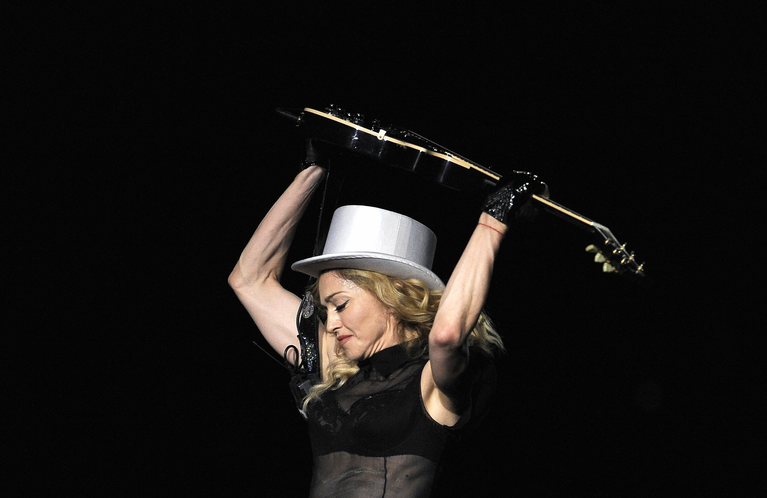 Madonna: “I terroristi non mi costringeranno al silenzio” – Video Madonna: “I terroristi non mi costringeranno al silenzio” – Video