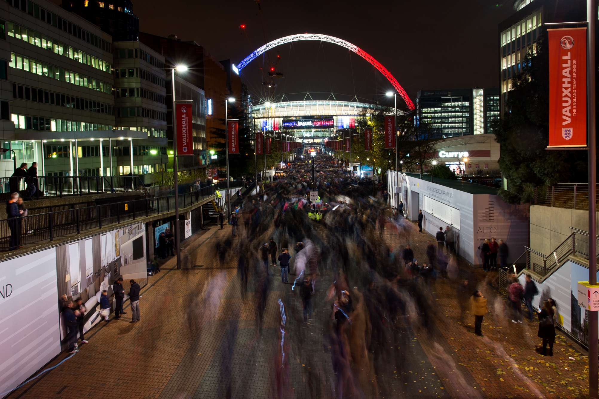 Inghilterra – Francia, i tifosi uniti contro il terrorismo – Fotogallery Inghilterra – Francia, i tifosi uniti contro il terrorismo – Fotogallery