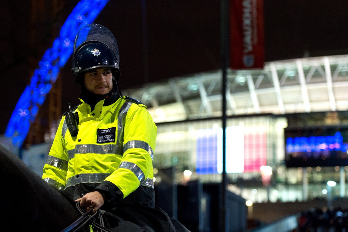 Galleria foto 'Inghilterra – Francia, i tifosi uniti contro il terrorismo – Fotogallery' - foto 14