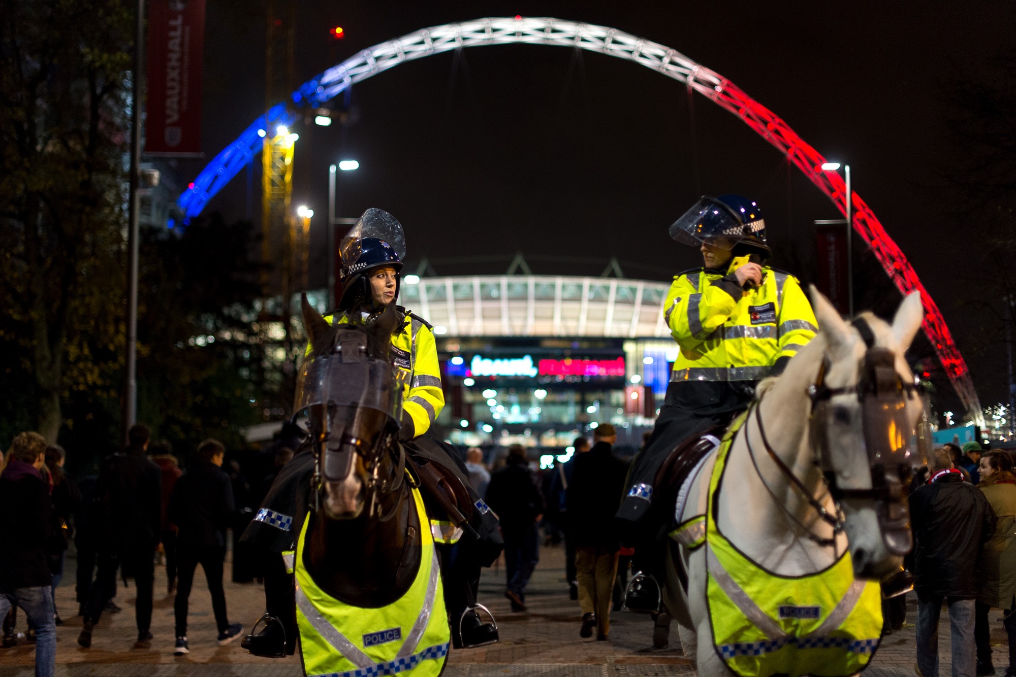 Inghilterra – Francia, i tifosi uniti contro il terrorismo – Fotogallery Inghilterra – Francia, i tifosi uniti contro il terrorismo – Fotogallery