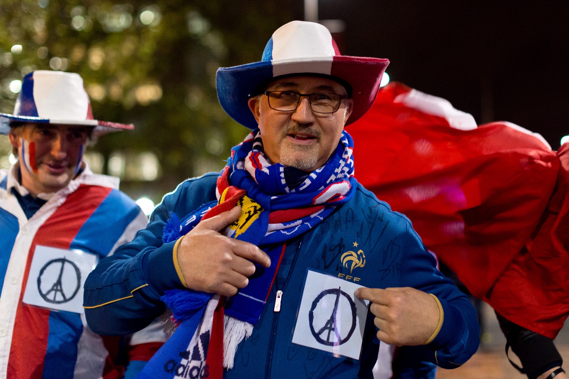 Inghilterra – Francia, i tifosi uniti contro il terrorismo – Fotogallery Inghilterra – Francia, i tifosi uniti contro il terrorismo – Fotogallery