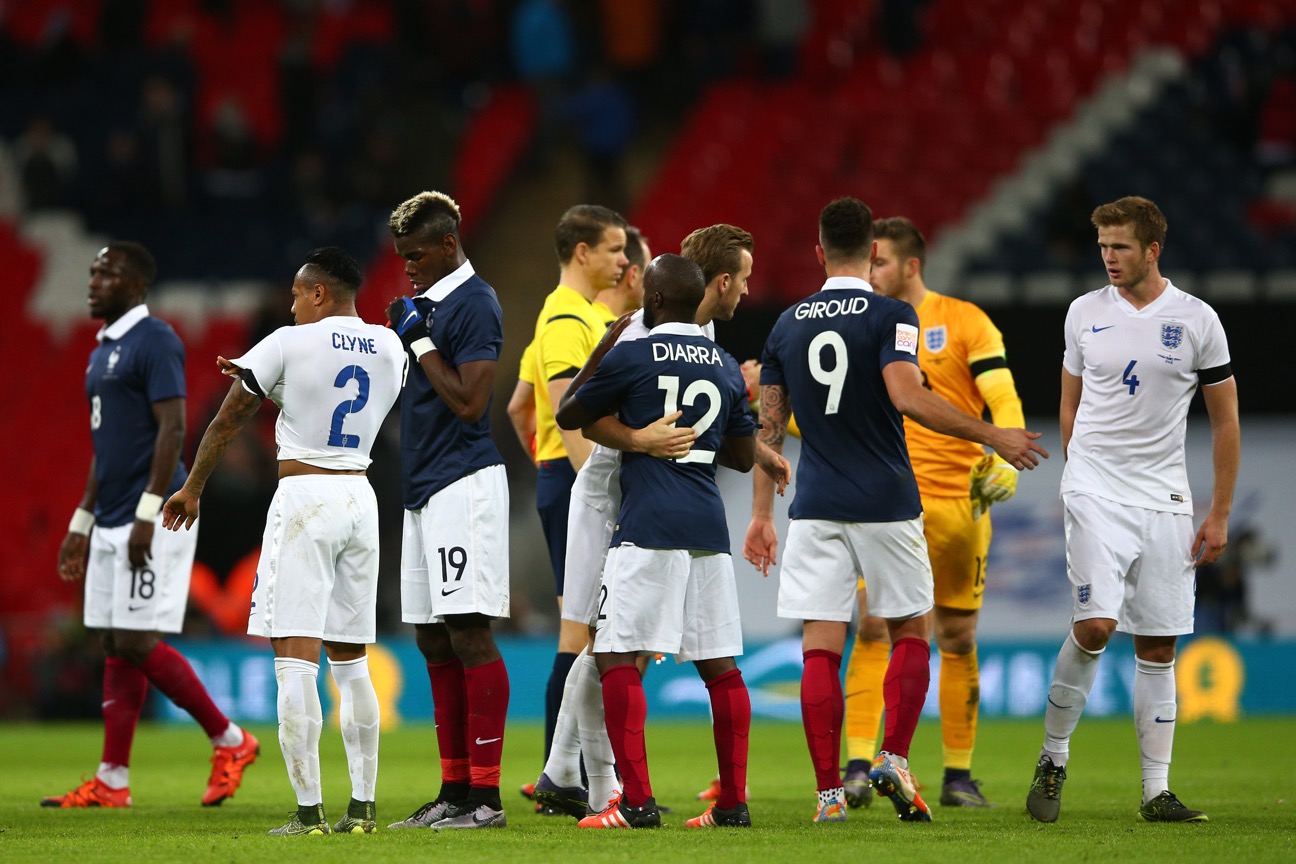 Inghilterra – Francia, i tifosi uniti contro il terrorismo – Fotogallery Inghilterra – Francia, i tifosi uniti contro il terrorismo – Fotogallery