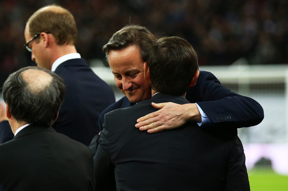 Galleria foto 'Inghilterra – Francia, i tifosi uniti contro il terrorismo – Fotogallery' - foto 20