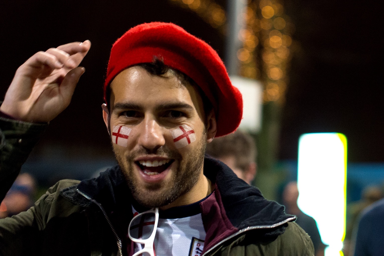 Inghilterra – Francia, i tifosi uniti contro il terrorismo – Fotogallery Inghilterra – Francia, i tifosi uniti contro il terrorismo – Fotogallery