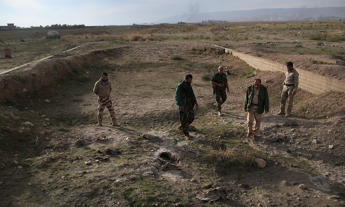Iraq, foto dalla Sinjar liberata: distruzione e fosse comuni