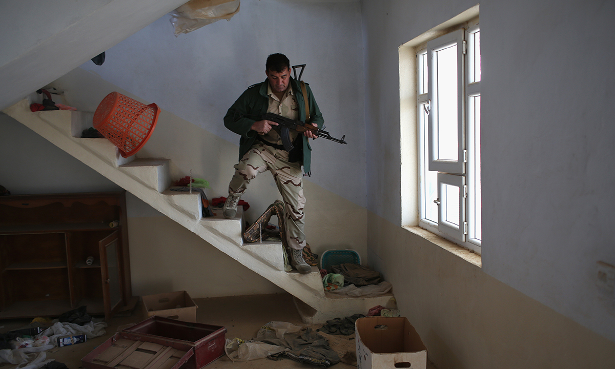 Iraq, foto dalla Sinjar liberata: distruzione e fosse comuni