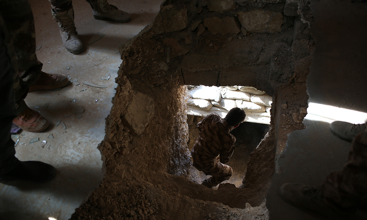 Iraq, foto dalla Sinjar liberata: distruzione e fosse comuni