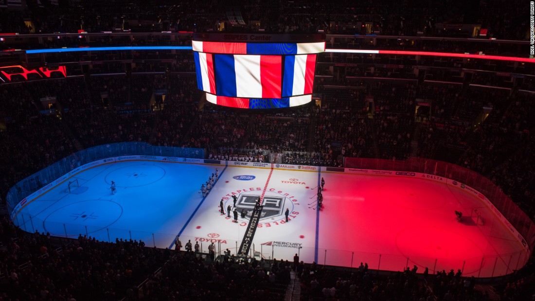 L’omaggio del mondo dello sport a #PrayforParis L’omaggio del mondo dello sport a #PrayforParis