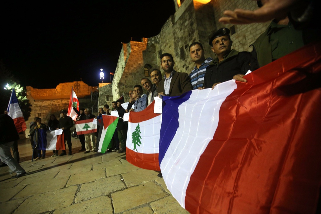 Parigi, l’assalto condotto da tre gruppi di terroristi coordinati