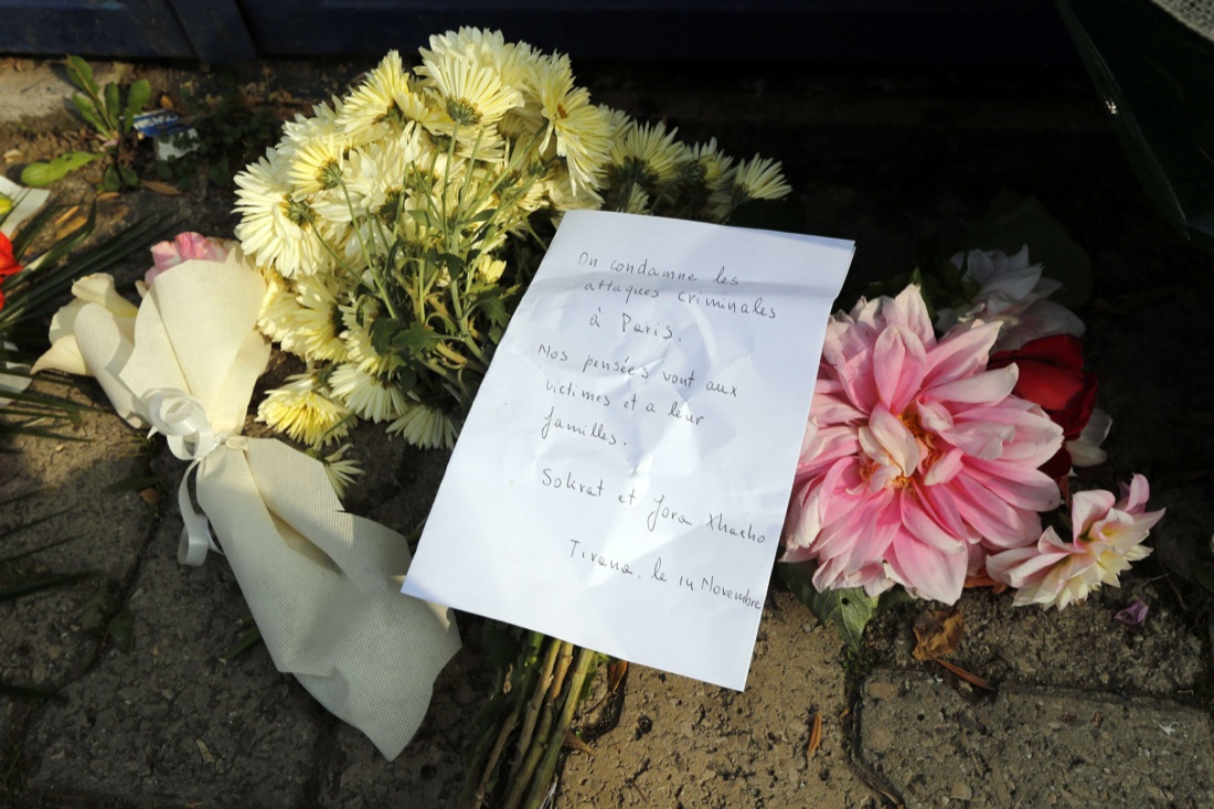 Parigi, l’assalto condotto da tre gruppi di terroristi coordinati