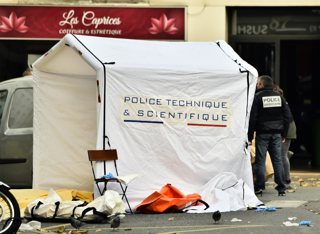 Parigi, l’assalto condotto da tre gruppi di terroristi coordinati