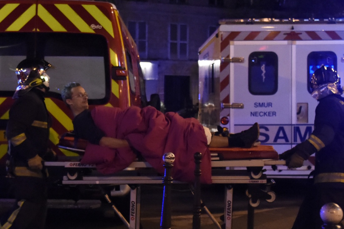 Parigi, l’assalto condotto da tre gruppi di terroristi coordinati