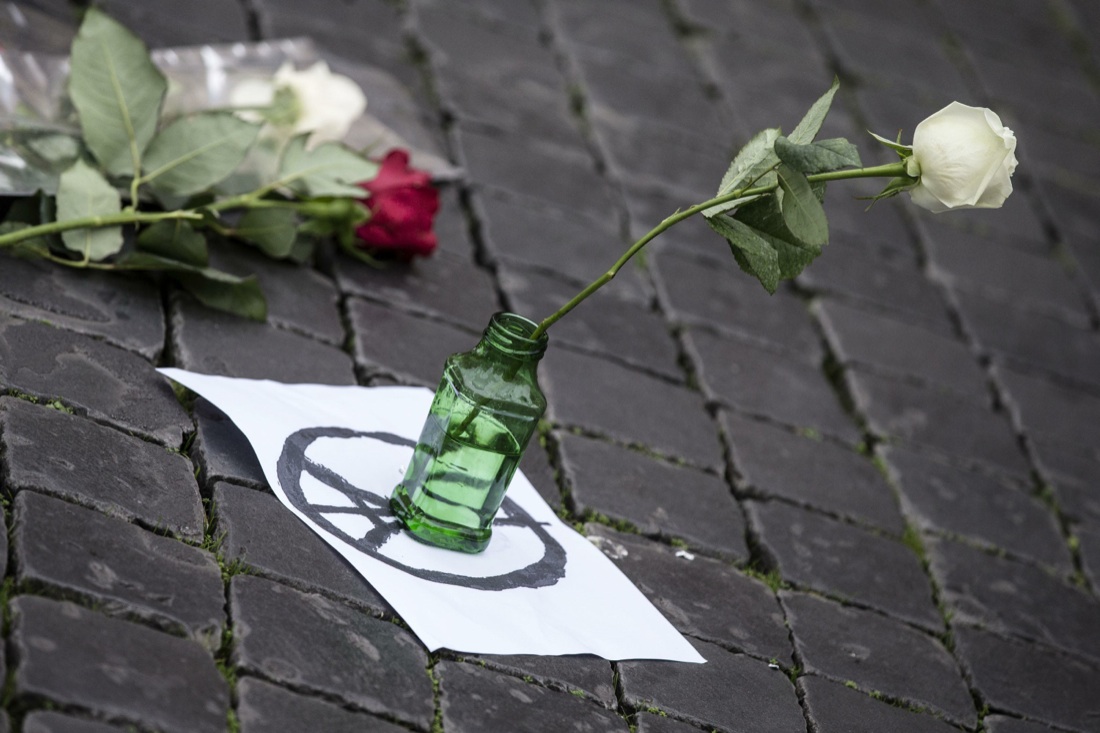 #PrayForParis e #JeSuisParis, la solidarietà di tutto il mondo