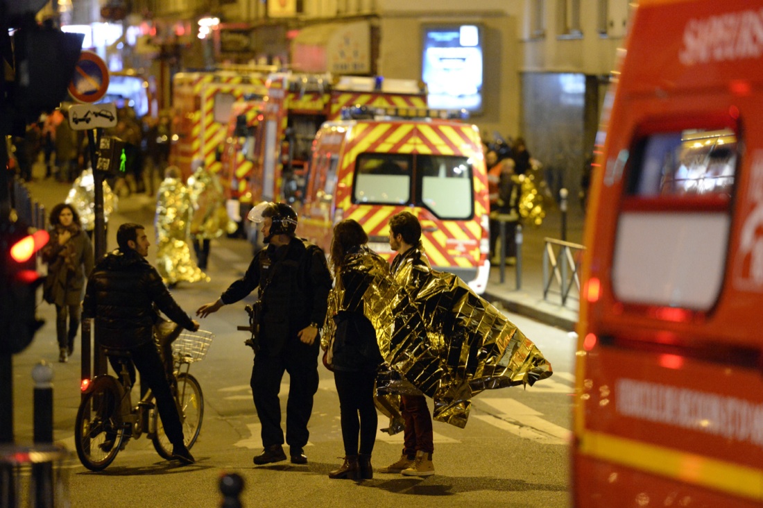 #PrayForParis e #JeSuisParis, la solidarietà di tutto il mondo