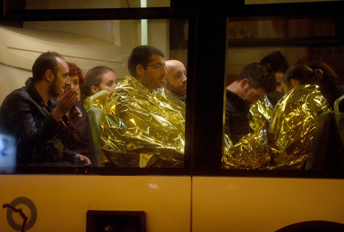 #PrayForParis e #JeSuisParis, la solidarietà di tutto il mondo