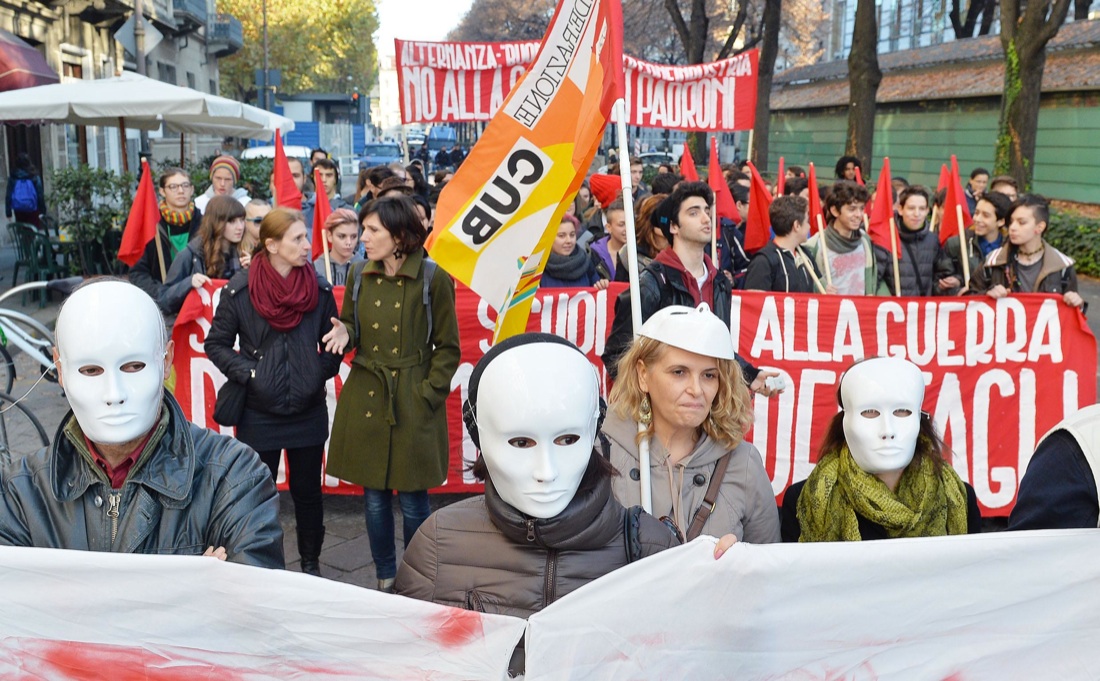 Scuola in piazza contro la riforma, tensioni e proteste – Foto