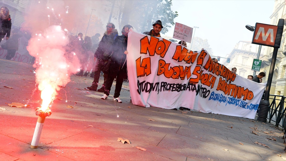 Scuola in piazza contro la riforma, tensioni e proteste – Foto