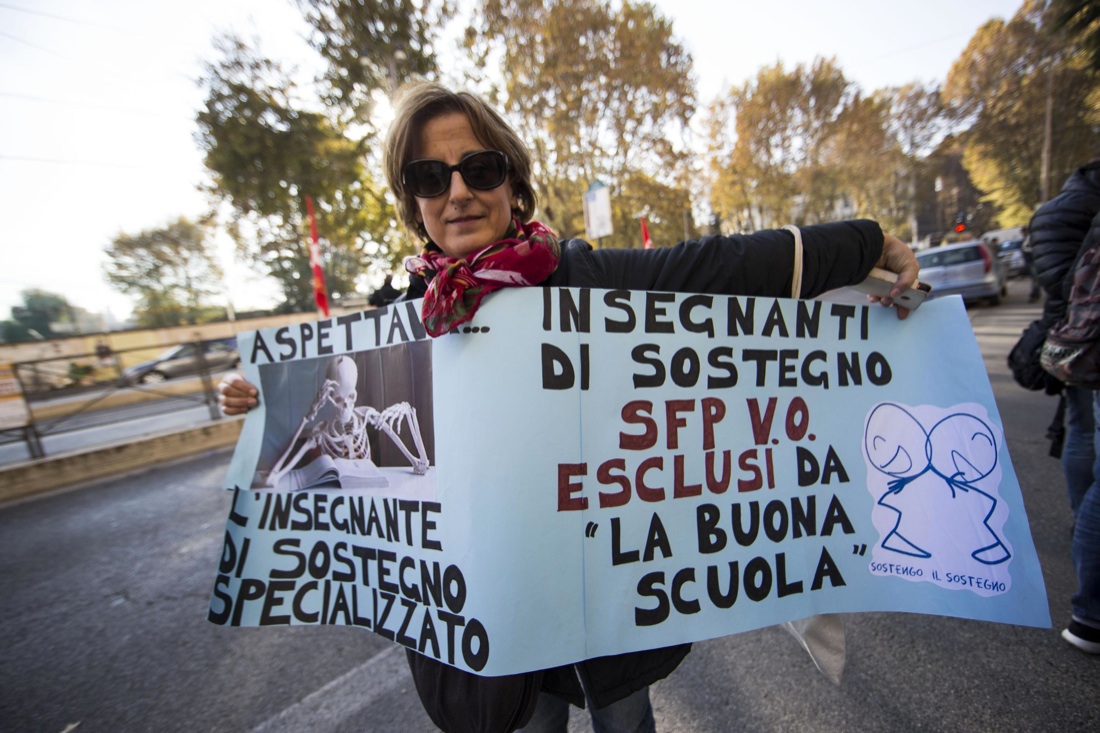 Scuola in piazza contro la riforma, tensioni e proteste – Foto
