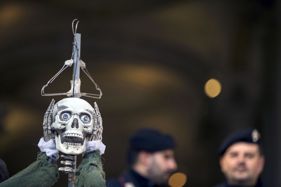 Scuola in piazza contro la riforma, tensioni e proteste – Foto