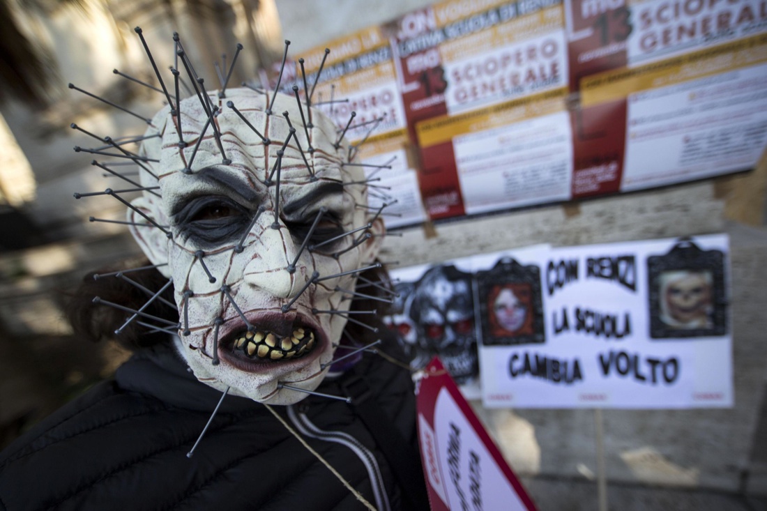 Scuola in piazza contro la riforma, tensioni e proteste – Foto
