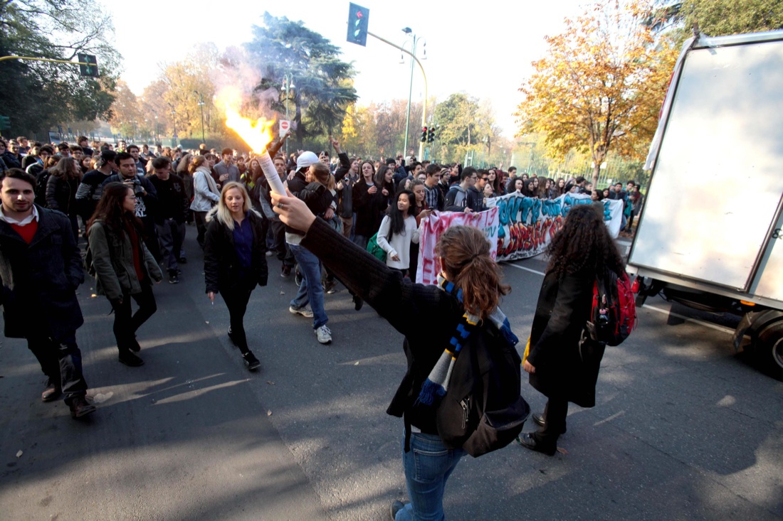 Scuola in piazza contro la riforma, tensioni e proteste – Foto