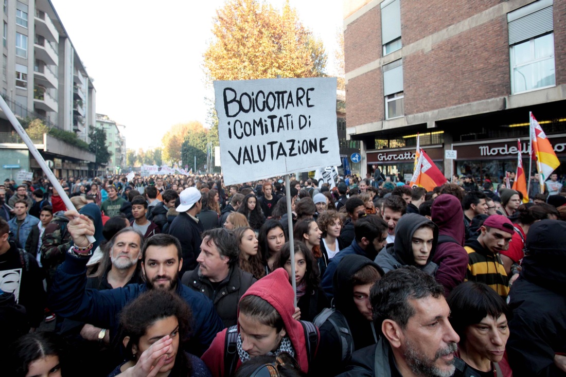 Scuola in piazza contro la riforma, tensioni e proteste – Foto