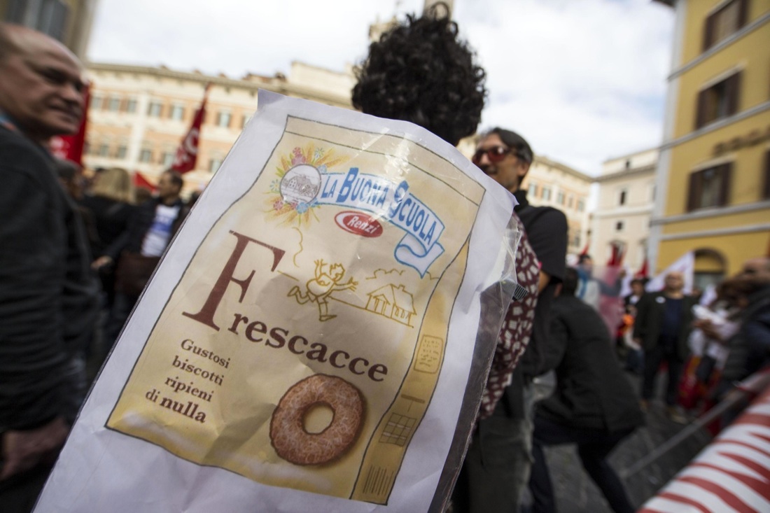 Scuola in piazza contro la riforma, tensioni e proteste – Foto