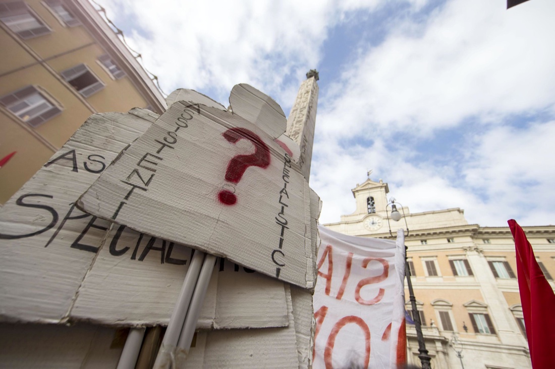 Scuola in piazza contro la riforma, tensioni e proteste – Foto