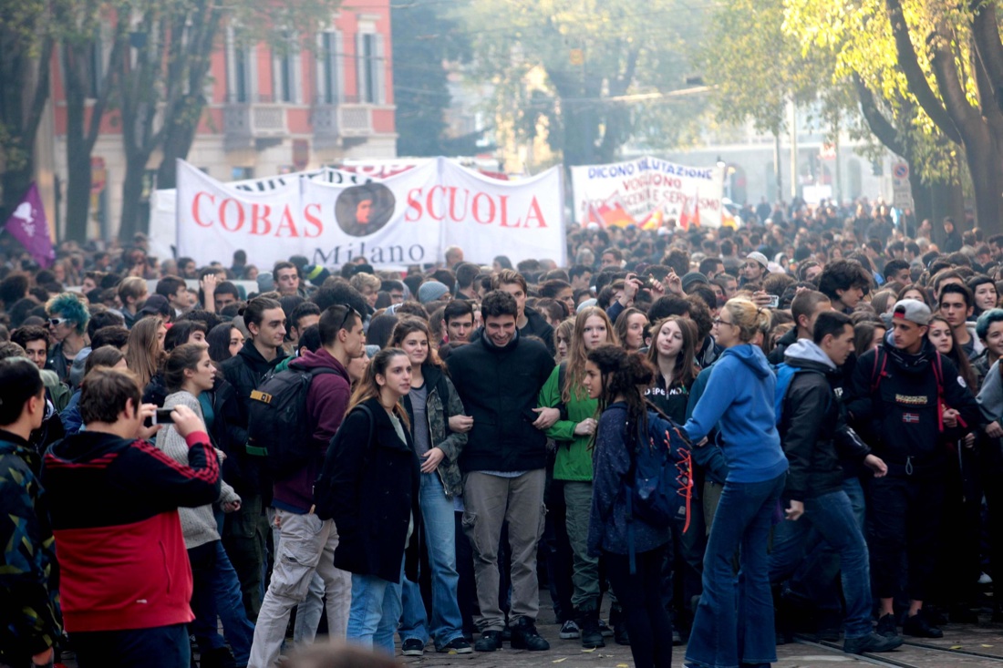 Scuola in piazza contro la riforma, tensioni e proteste – Foto
