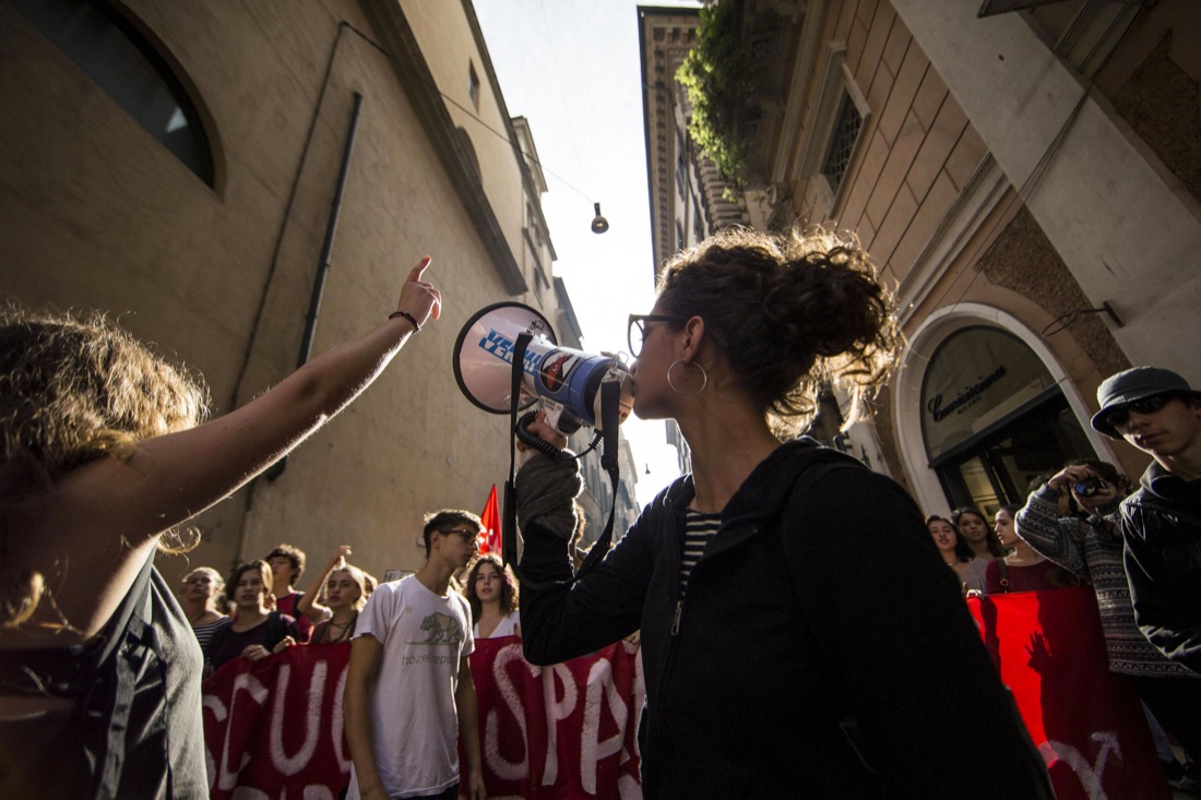 Scuola in piazza contro la riforma, tensioni e proteste – Foto