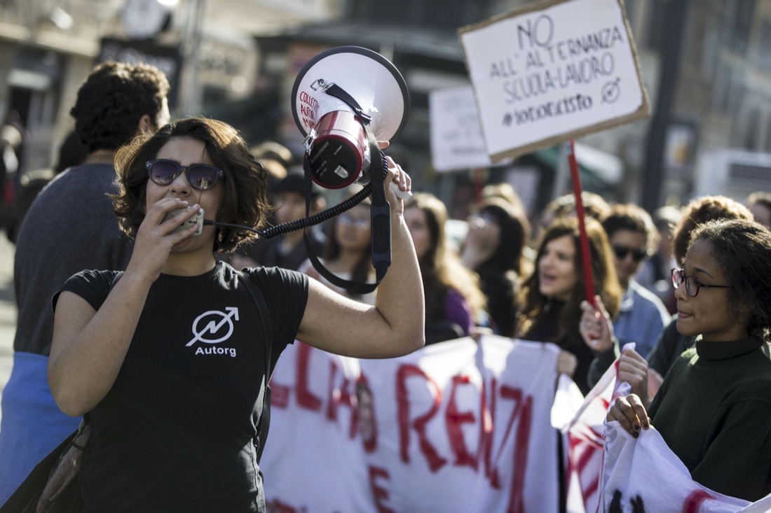 Scuola in piazza contro la riforma, tensioni e proteste – Foto