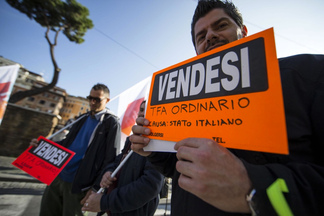 Scuola in piazza contro la riforma, tensioni e proteste – Foto