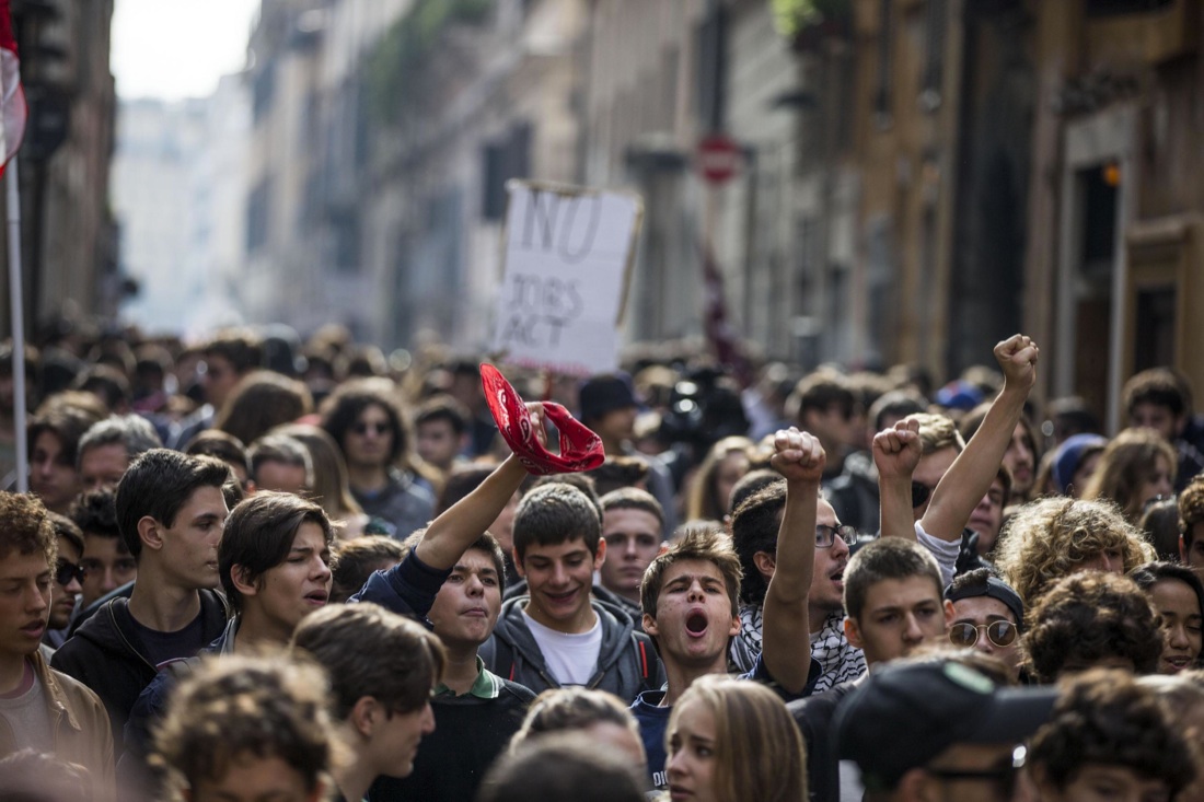 Scuola in piazza contro la riforma, tensioni e proteste – Foto