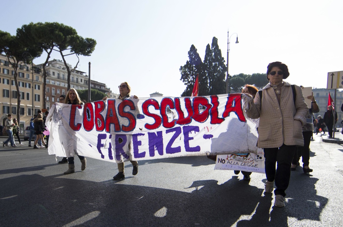 Scuola in piazza contro la riforma, tensioni e proteste – Foto