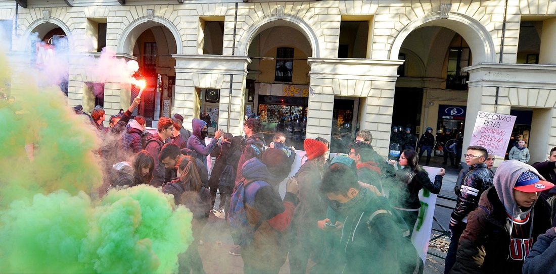 Scuola in piazza contro la riforma, tensioni e proteste – Foto